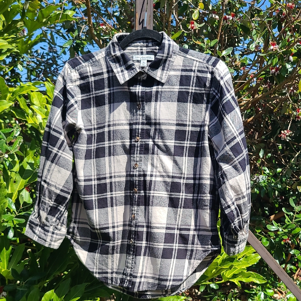 Casual Black and White Plaid Button Down Shirt